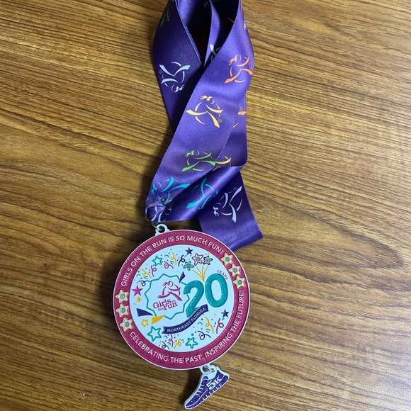 Poshmark for GOTR - Picture 7 of 7